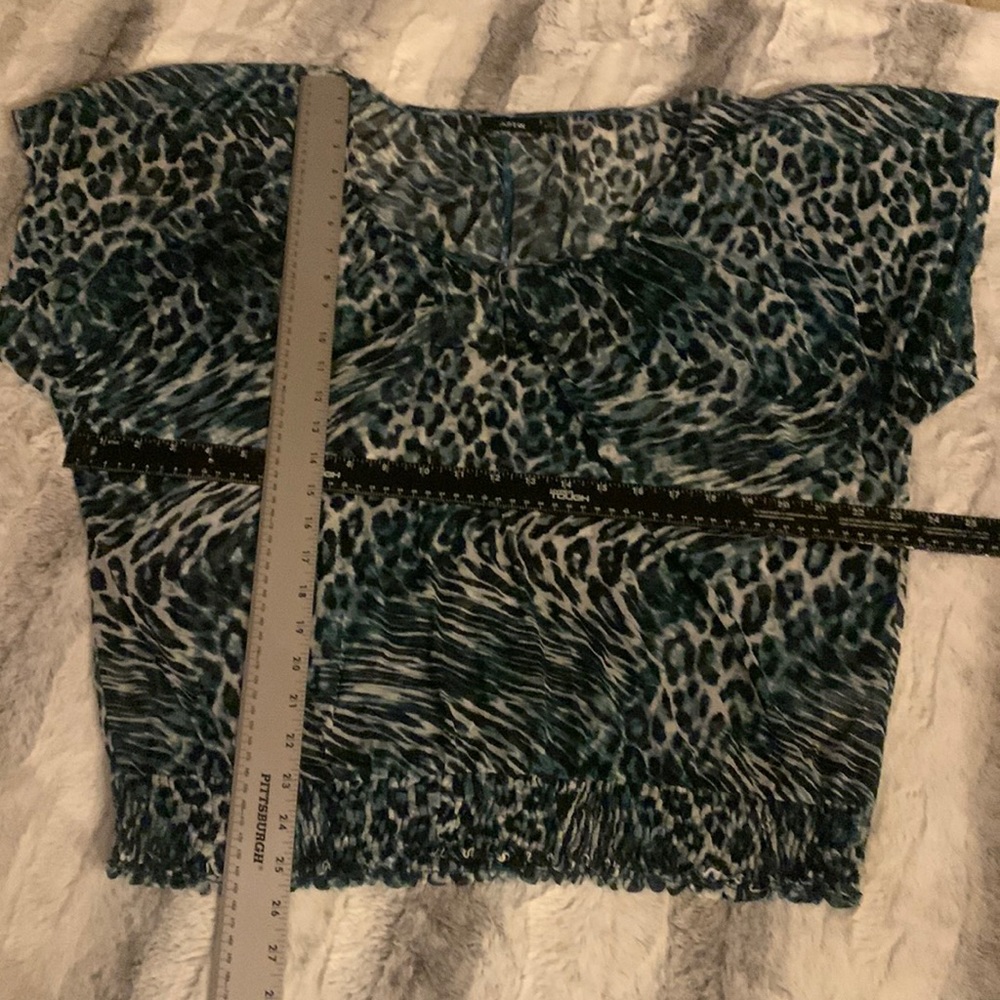 🌹🌹 Womens Apt. 9 blue cheetah see thru top